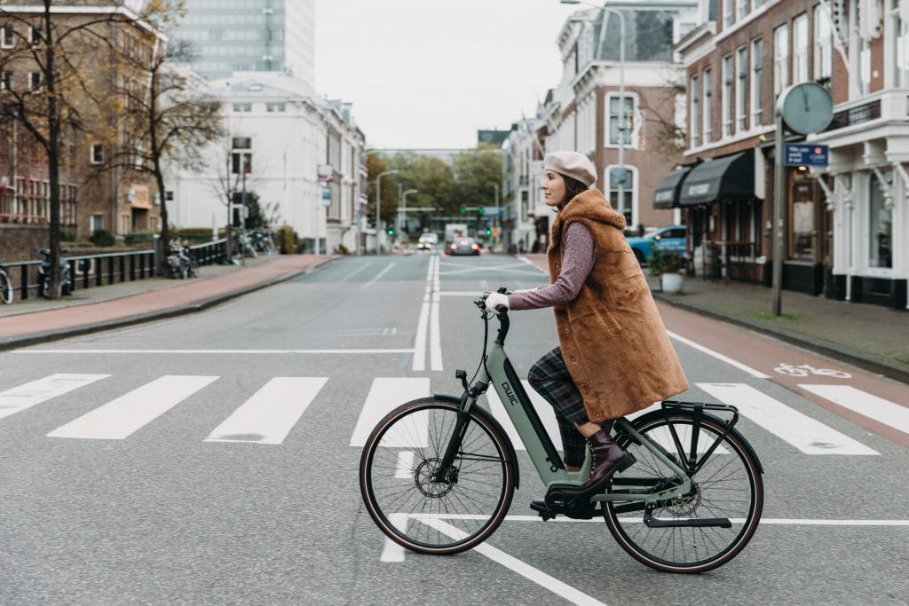 11-2021_premium_mn7+_female_kaki-green_fietsend-5