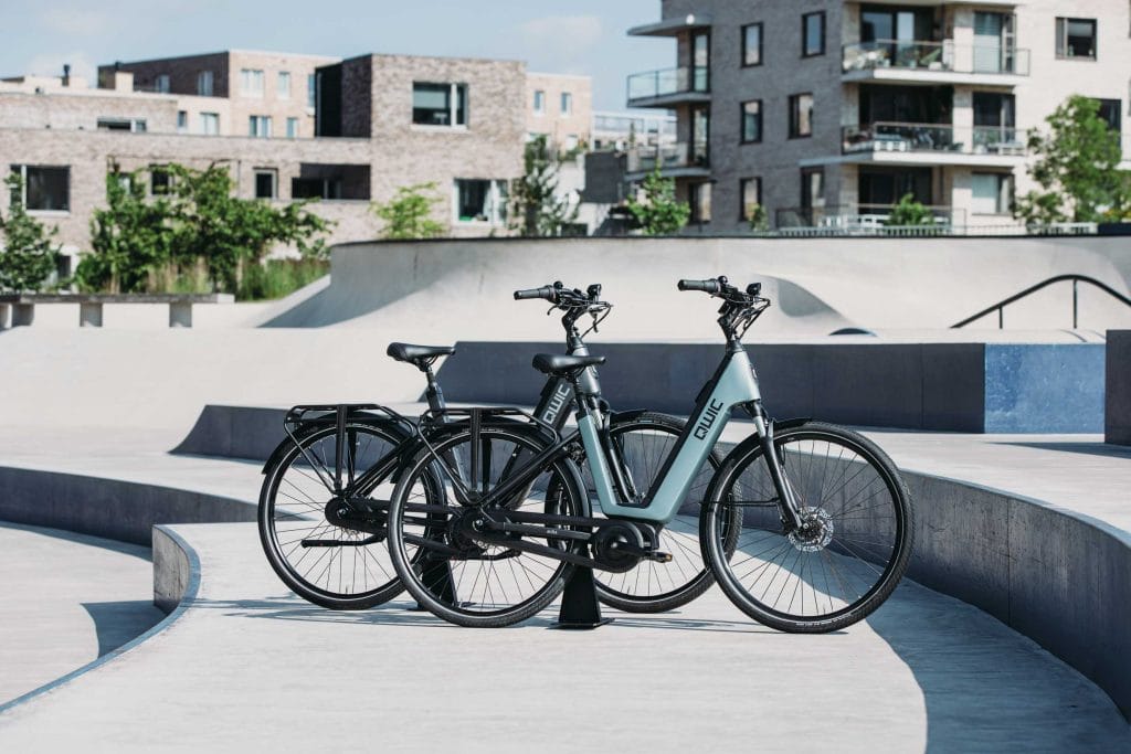 Mira-Daily_sage_green_Mira-Daily_jet_black_set_1